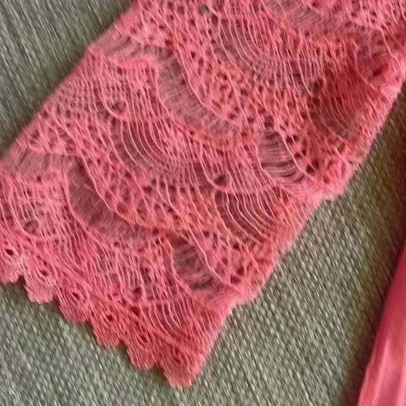 Peachy pink muslin and lace style dress - Picture 2 of 6